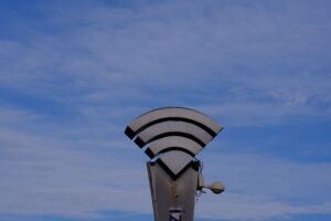 Wi-Fi 7 donosi MLO, kanale od 320 MHz i veće brzine. Saznajte kako se razlikuje od Wi-Fi 6, šta je potrebno i da li vredi kupiti novi ruter.